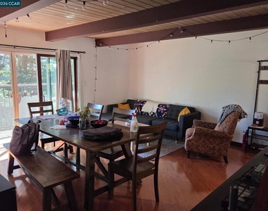 6926 Chambers Dr - Photo Thumbnail 3