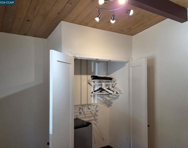 6926 Chambers Dr - Photo Thumbnail 10