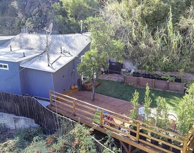 1921 Weepah Way - Photo Thumbnail 11