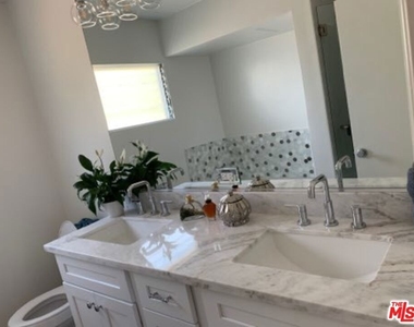 10561 Missouri Avenue - Photo Thumbnail 2