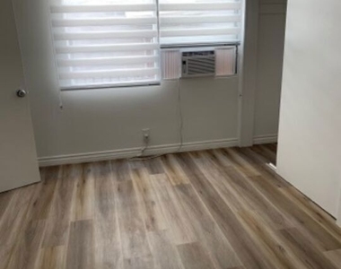 10561 Missouri Avenue - Photo Thumbnail 7