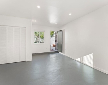 2223 Oak Glen Place - Photo Thumbnail 4