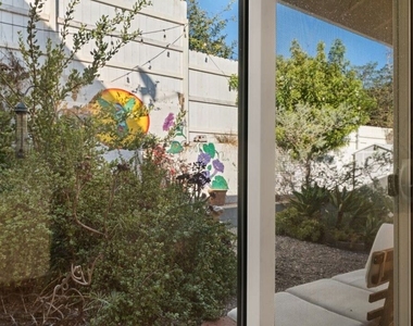 2223 Oak Glen Place - Photo Thumbnail 7