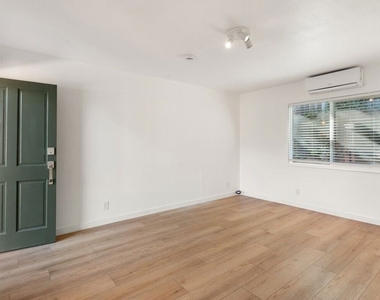 2223 Oak Glen Place - Photo Thumbnail 3