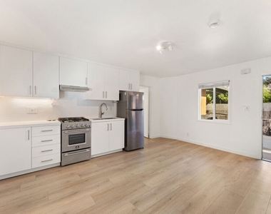2223 Oak Glen Place - Photo Thumbnail 2