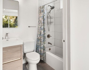 2223 Oak Glen Place - Photo Thumbnail 9