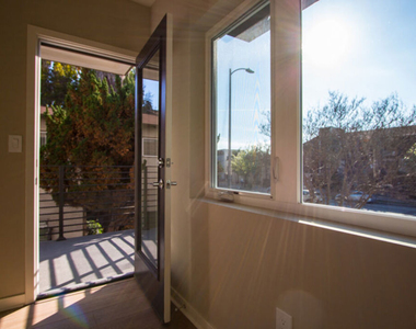 4922 Laurel Canyon Boulevard - Photo Thumbnail 15