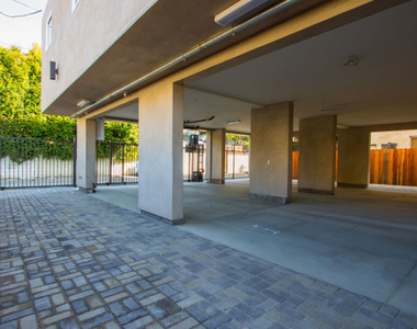 4922 Laurel Canyon Boulevard - Photo Thumbnail 19