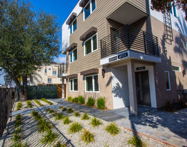 4922 Laurel Canyon Boulevard - Photo Thumbnail 2