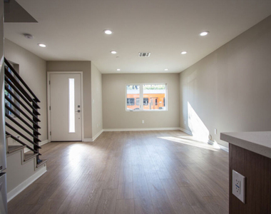 4922 Laurel Canyon Boulevard - Photo Thumbnail 11
