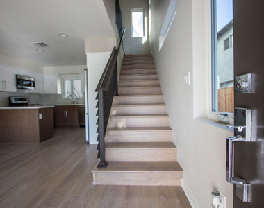 4922 Laurel Canyon Boulevard - Photo Thumbnail 5