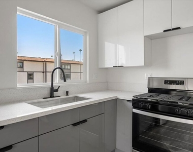 517 E 97th Street - Photo Thumbnail 6