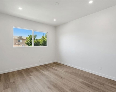 517 E 97th Street - Photo Thumbnail 10