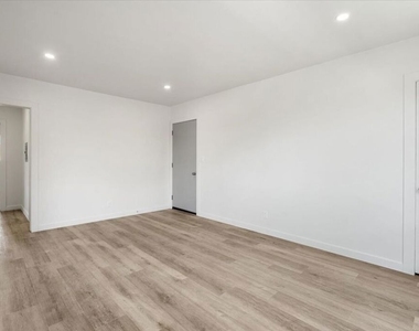 517 E 97th Street - Photo Thumbnail 2