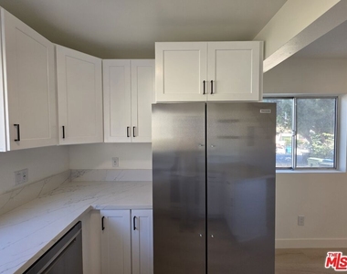 1185 W 22nd Street - Photo Thumbnail 10