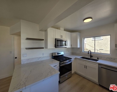 1185 W 22nd Street - Photo Thumbnail 3