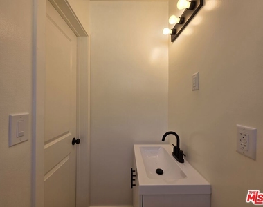 1185 W 22nd Street - Photo Thumbnail 25
