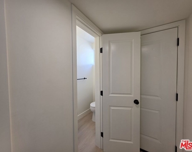 1185 W 22nd Street - Photo Thumbnail 21