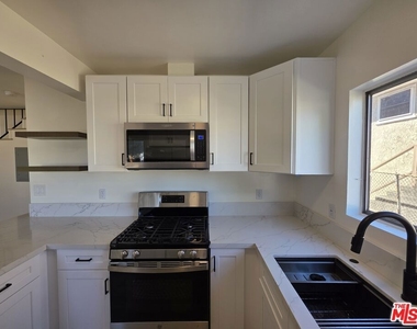 1185 W 22nd Street - Photo Thumbnail 9