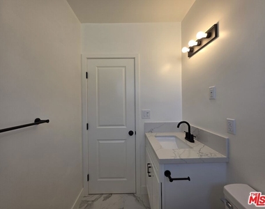 1185 W 22nd Street - Photo Thumbnail 16