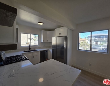 1185 W 22nd Street - Photo Thumbnail 6