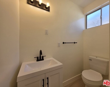 1185 W 22nd Street - Photo Thumbnail 27