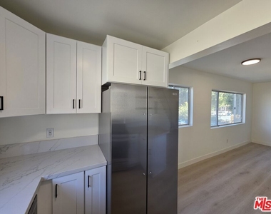 1185 W 22nd Street - Photo Thumbnail 8