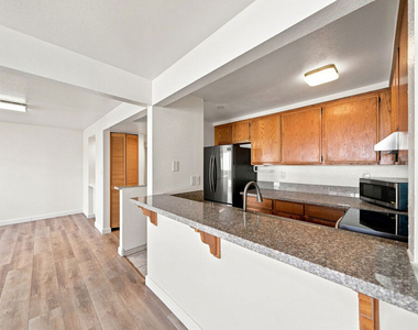 435 S Virgil Avenue - Photo Thumbnail 12