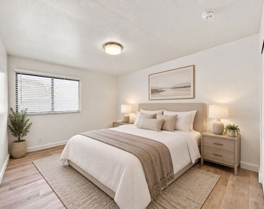 435 S Virgil Avenue - Photo Thumbnail 7