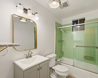 736 N Alta Vista Boulevard - Photo Thumbnail 18