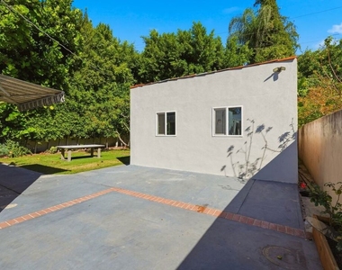 736 N Alta Vista Boulevard - Photo Thumbnail 21