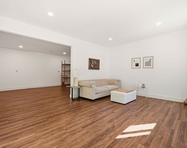 736 N Alta Vista Boulevard - Photo Thumbnail 20