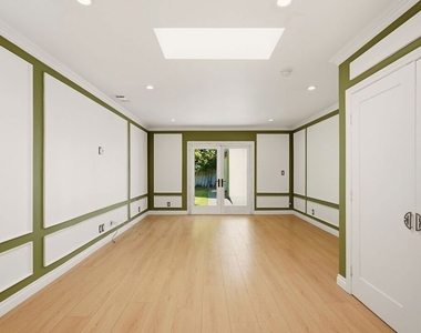 736 N Alta Vista Boulevard - Photo Thumbnail 9