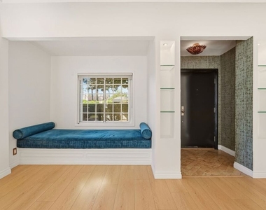 736 N Alta Vista Boulevard - Photo Thumbnail 7