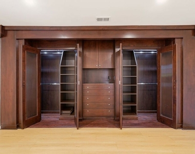 736 N Alta Vista Boulevard - Photo Thumbnail 14