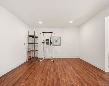 736 N Alta Vista Boulevard - Photo Thumbnail 25