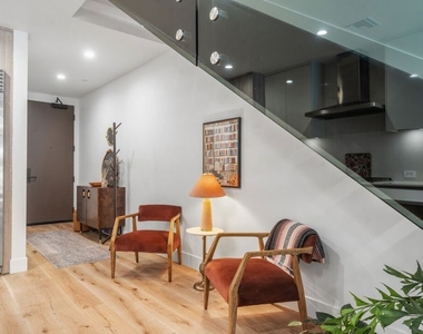 724 N Croft Avenue - Photo Thumbnail 9