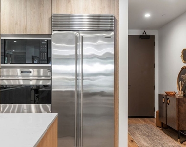 724 N Croft Avenue - Photo Thumbnail 20