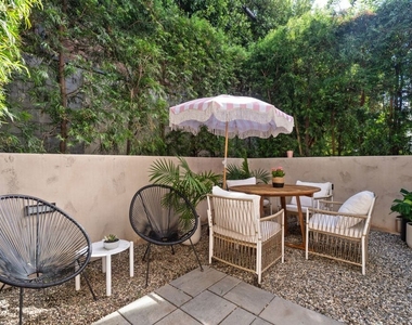 724 N Croft Avenue - Photo Thumbnail 16