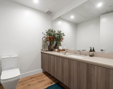 724 N Croft Avenue - Photo Thumbnail 21