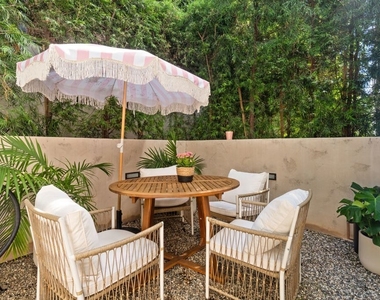 724 N Croft Avenue - Photo Thumbnail 15