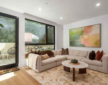 724 N Croft Avenue - Photo Thumbnail 12