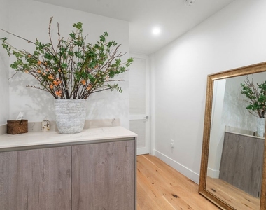 724 N Croft Avenue - Photo Thumbnail 22