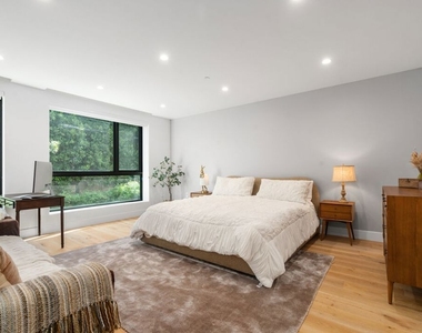 724 N Croft Avenue - Photo Thumbnail 2