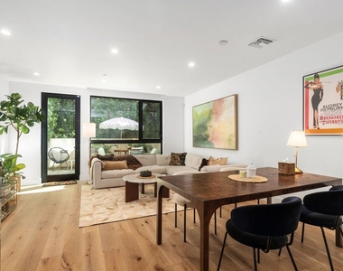 724 N Croft Avenue - Photo Thumbnail 10