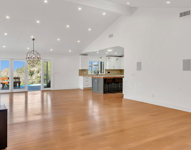 18243 Rancho Street - Photo Thumbnail 30