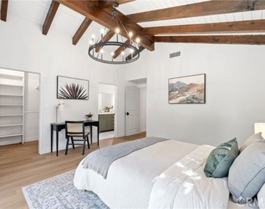 24155 Kittridge Street - Photo Thumbnail 8
