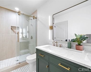 24155 Kittridge Street - Photo Thumbnail 9