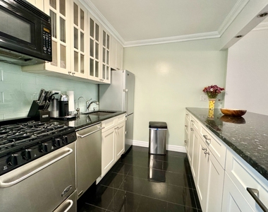 222 West 14th Street - Photo Thumbnail 4