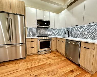 431 Columbia Street - Photo Thumbnail 3